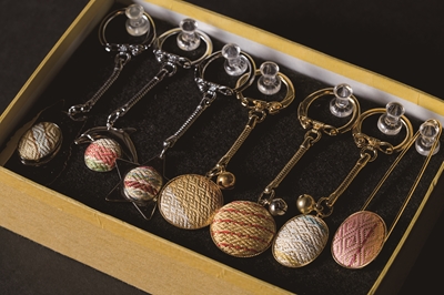丹念に手織りする、精緻な美しさの伝統工芸<br>「手織り佐賀錦」を体験しよう!